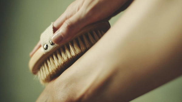 BODY BRUSHING – THE BENEFITS OF ADDING THIS TECHNIQUE TO YOUR DAILY BEAUTY ROUTINE. - VOYA Organic Beauty