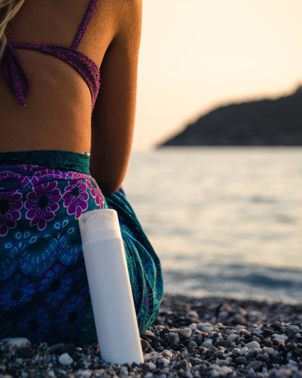 How to properly remove sunscreen after a day in the sun - VOYA Organic Beauty