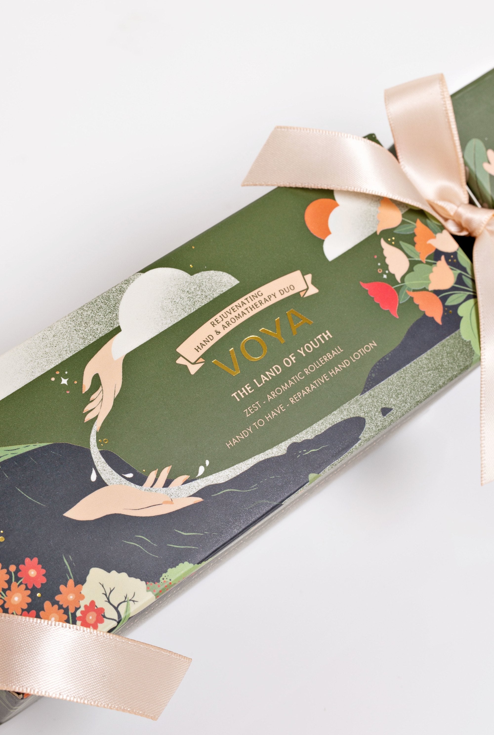 Voya Aromatic Christmas Cracker close-up