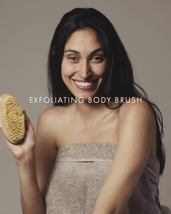 VOYA Exfoliating Body Brush & Organic Cotton Pouch n use 